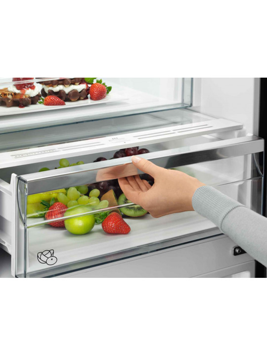холодильник AEG RCR736E5MB