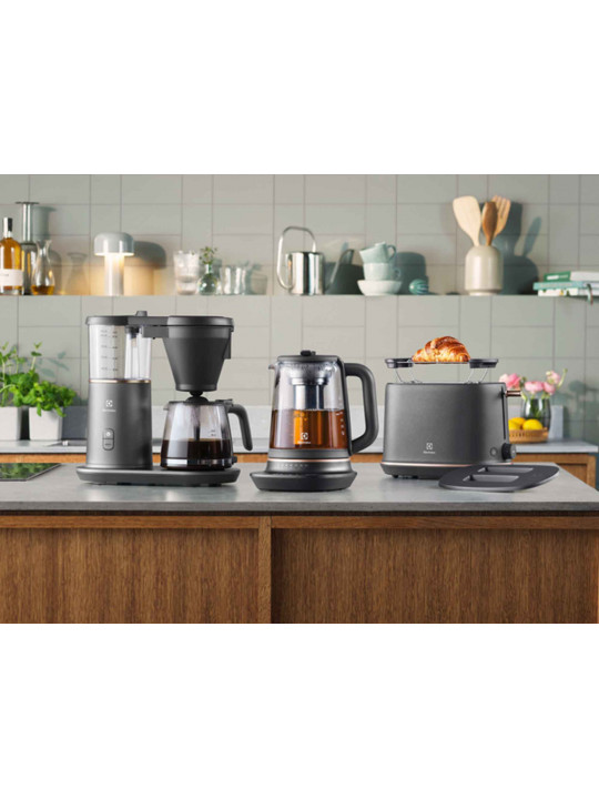 ელექტრო ჩაიდანი ELECTROLUX E7K1-6BP