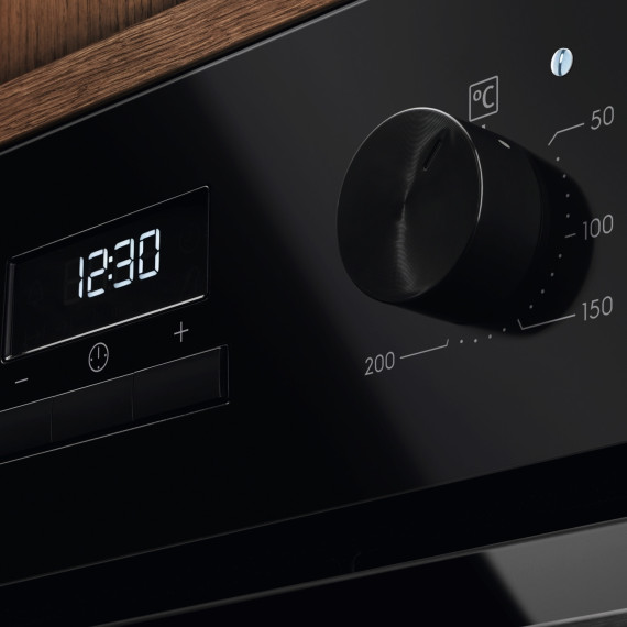 ჩასაშენებელი ღუმელი ELECTROLUX LOH3H00BK