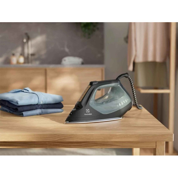 iron ELECTROLUX E8SI2-6OG