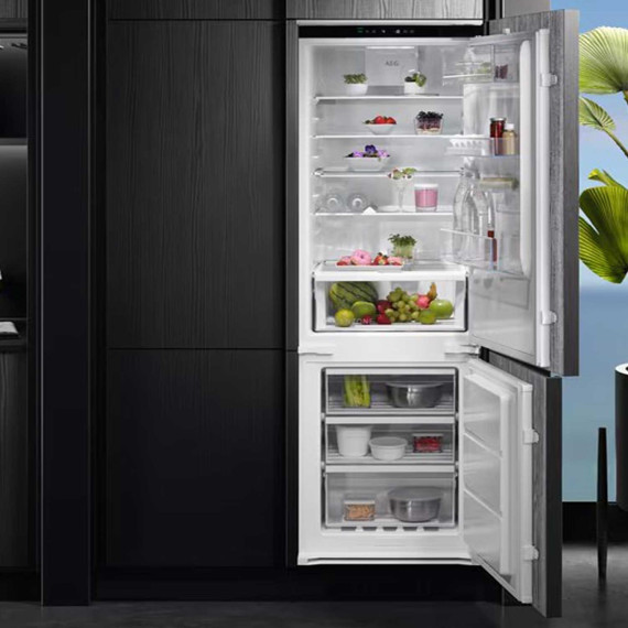 встр. холодильник AEG TSC7G181ES